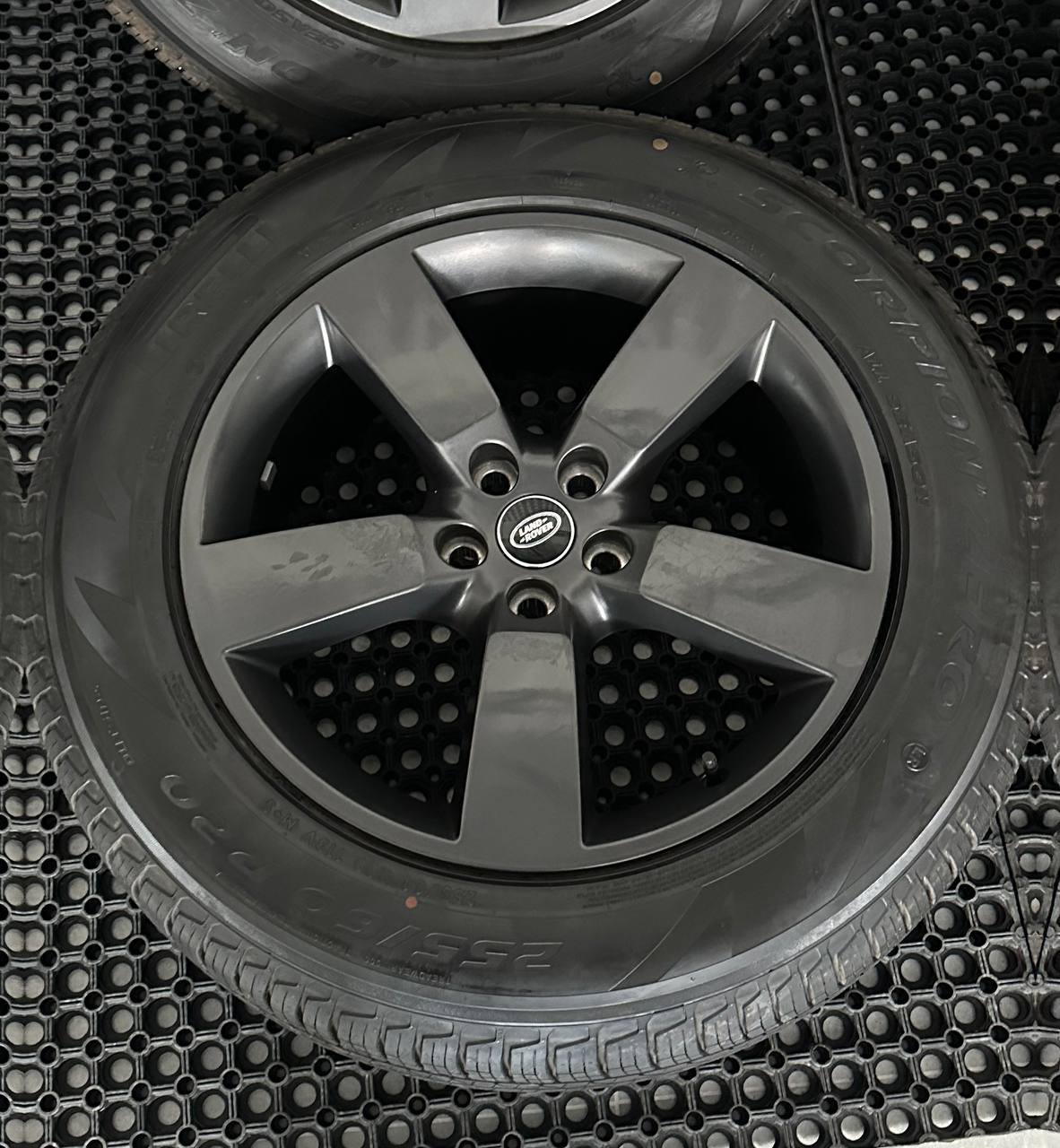 Колеса диски Land Rover Discovery 20 Pirelli Scorpion All Season 255/60/20 - Зображення 5