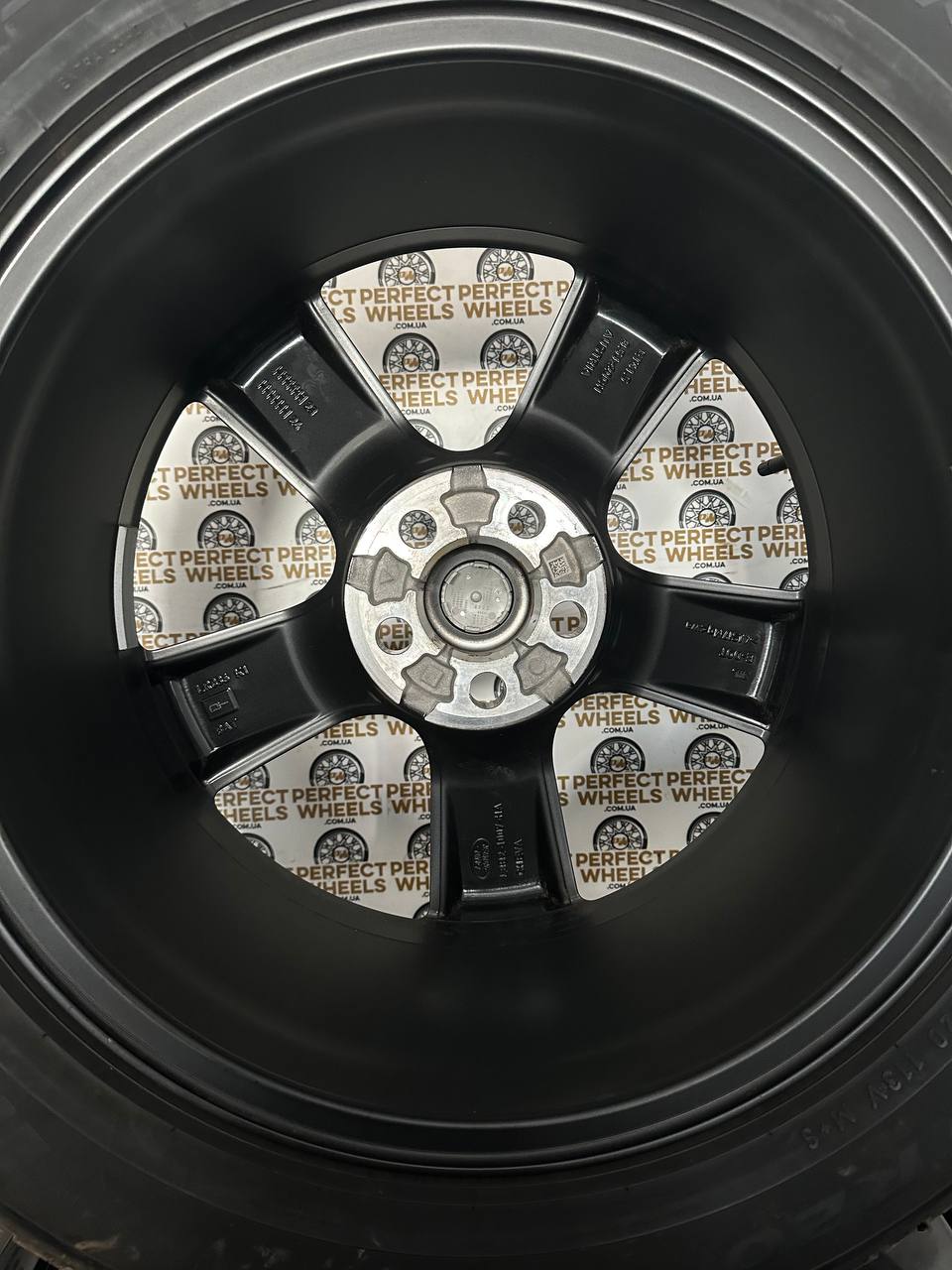 Колеса диски Land Rover Discovery 20 Pirelli Scorpion All Season 255/60/20 - Зображення 8