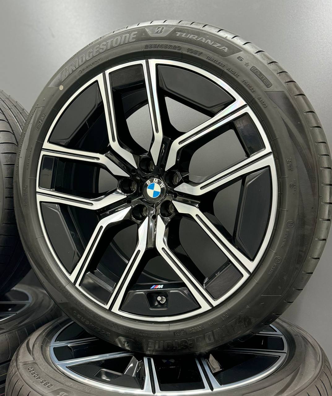 Комплект оригінальних літніх коліс BMW 7 і7 G70 5 G60 7 G11 G12 5 G30 20"