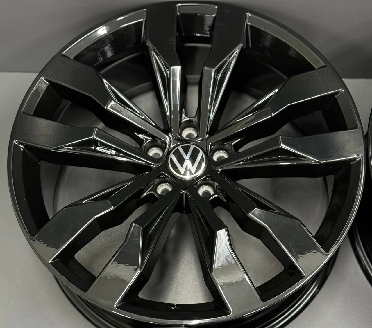Оригінальні диски VW Tiguan R Line Suzuka 20" - Зображення 4