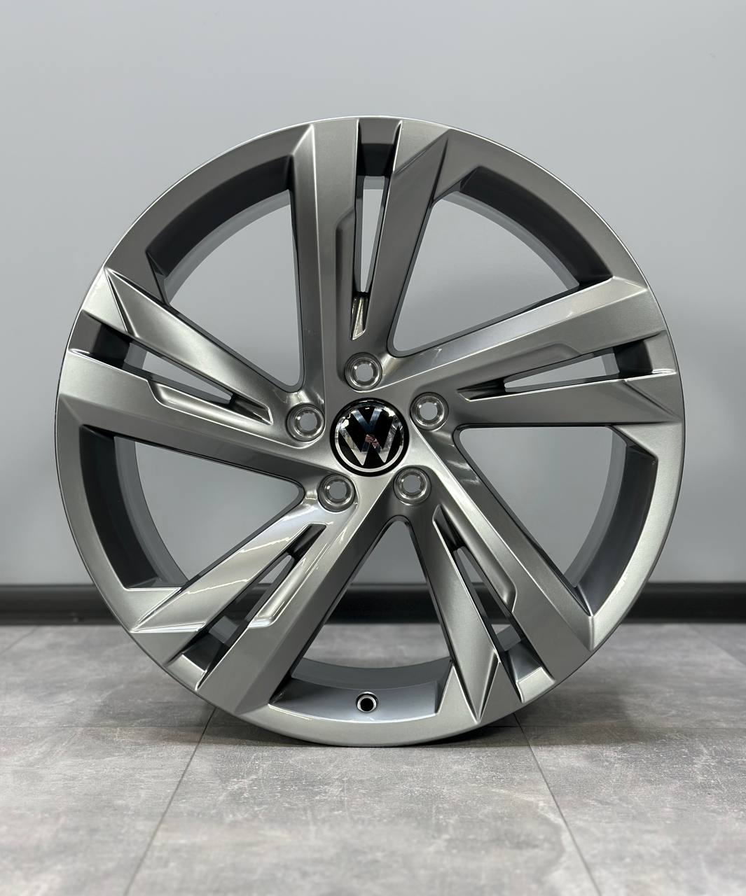 Нові оригінальні диски комплект для Volkswagen Tiguan R-Line Valencia 19"