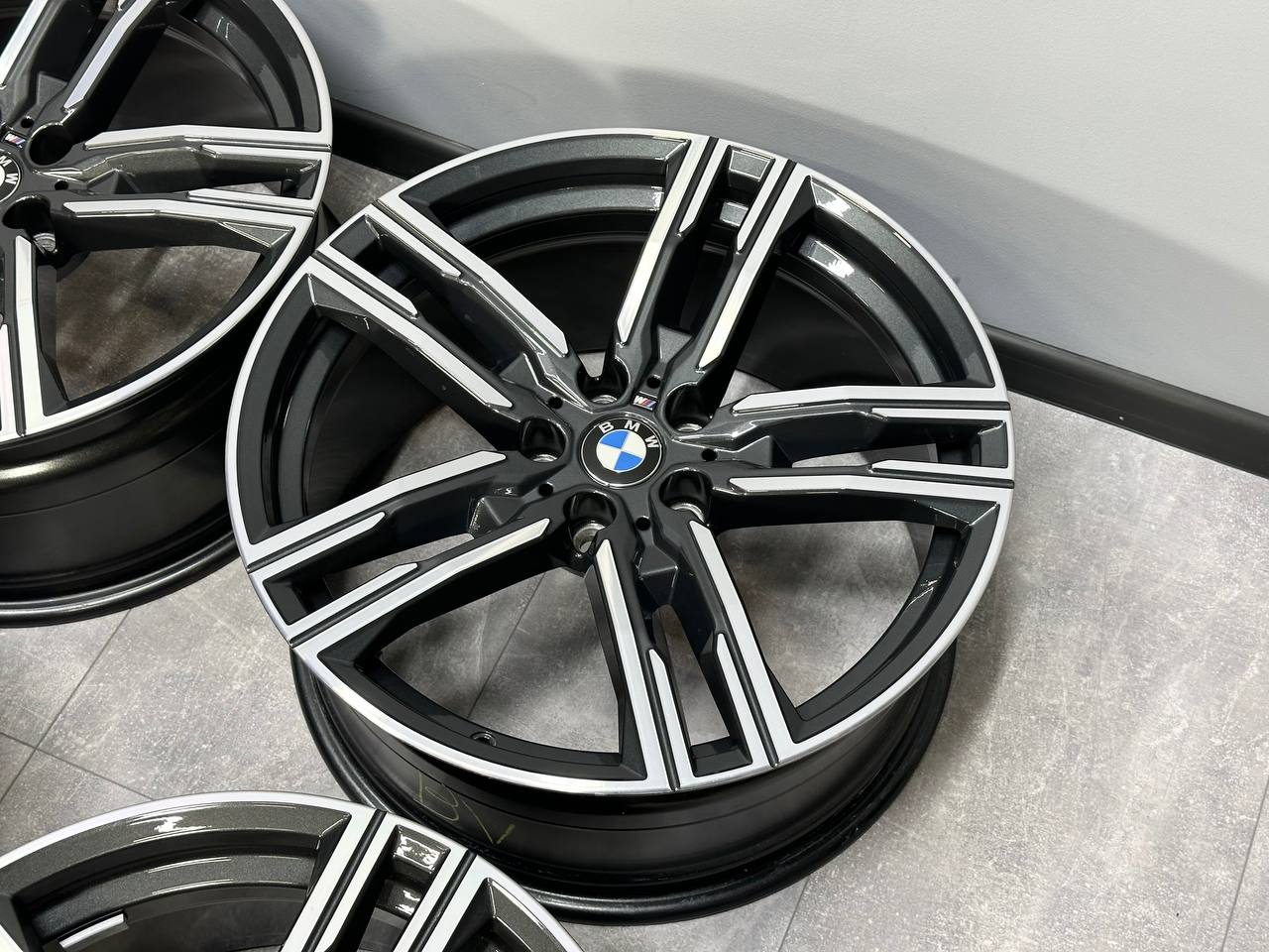 Оригінальні диски комплект для BMW 8 Series G15, G16 5 Series Style 727M 19" - Зображення 3