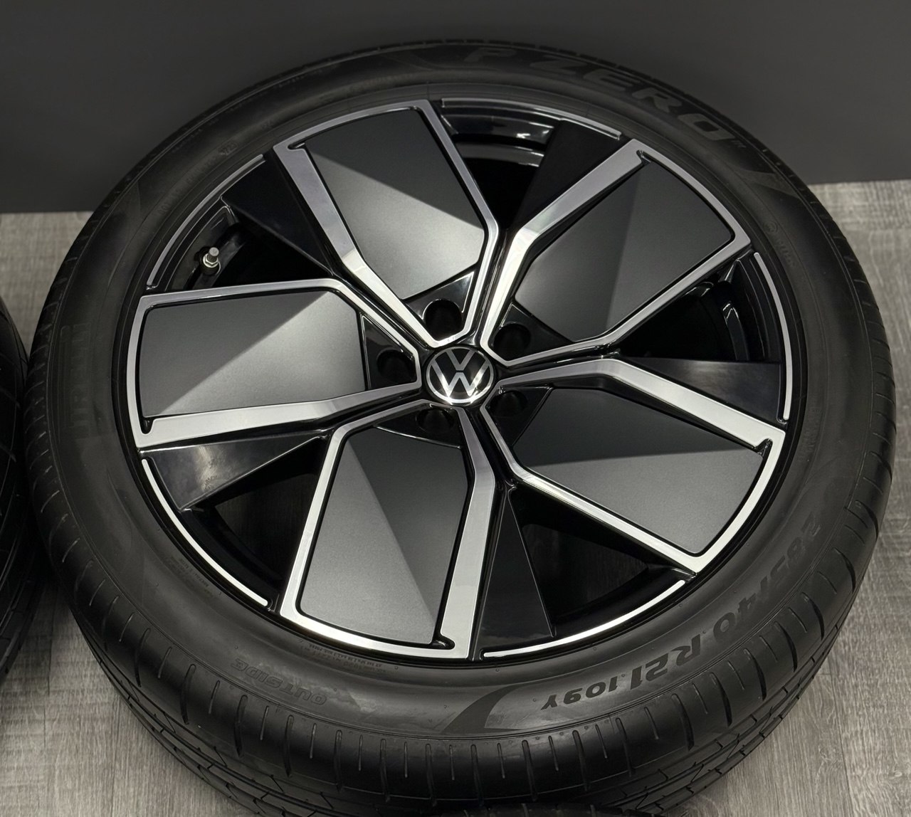 Колеса літні диски для VW Touareg R21 R Line LEEDS 285/40/21 - Зображення 4